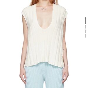 Rus the brand Cream Sleeveless v neck knit Top
